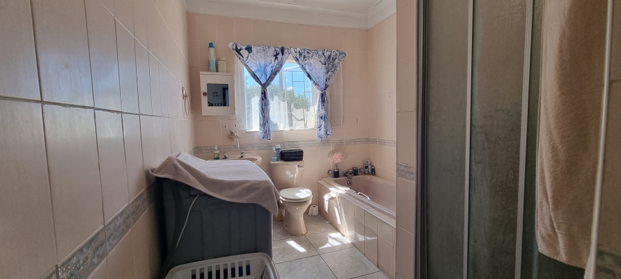 6 Bedroom Property for Sale in Saxilby Eastern Cape